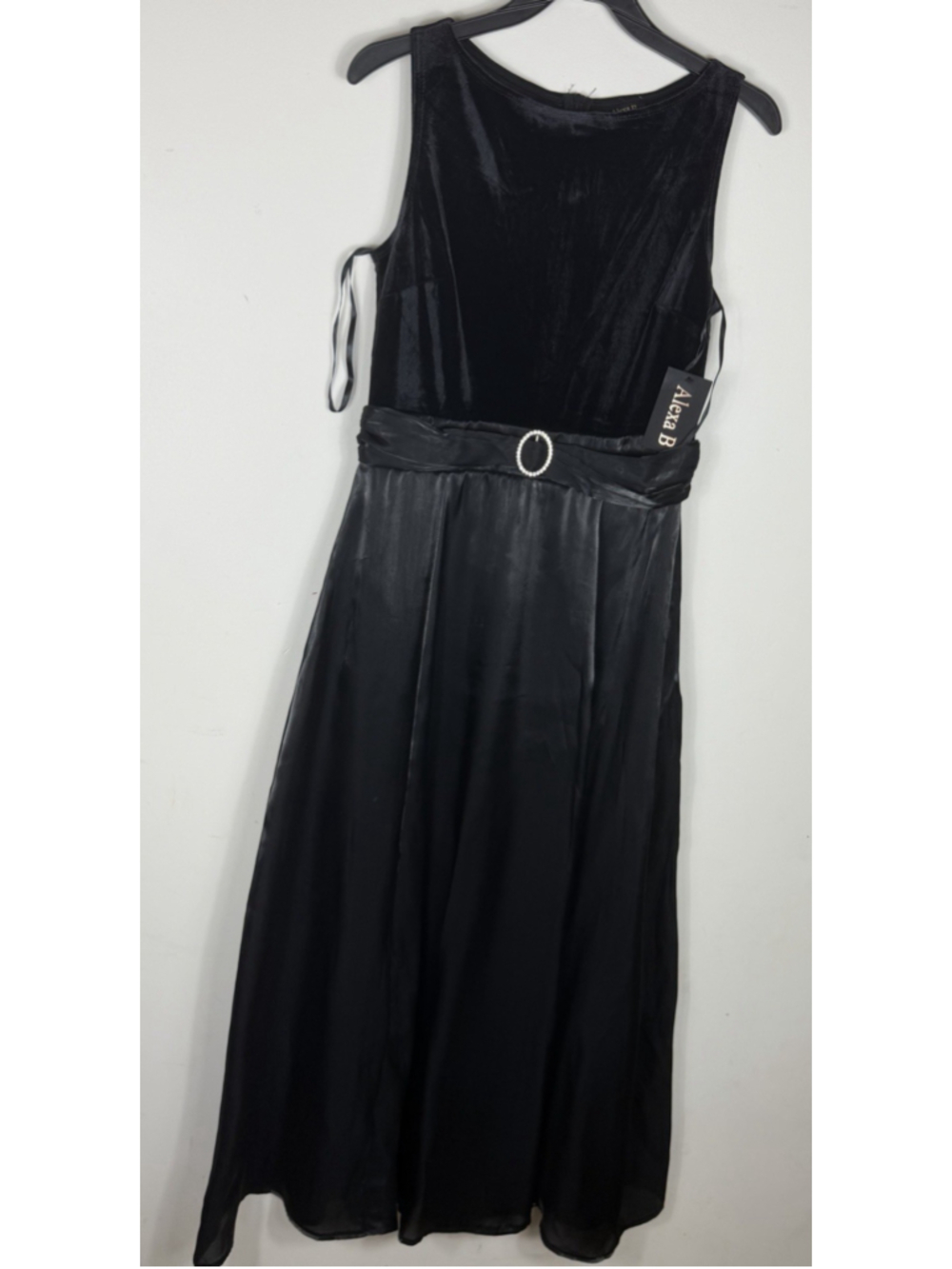 NWT Alexa B Women's Size 8 Evening Dress Lined Black Sleeveless Velvet Top